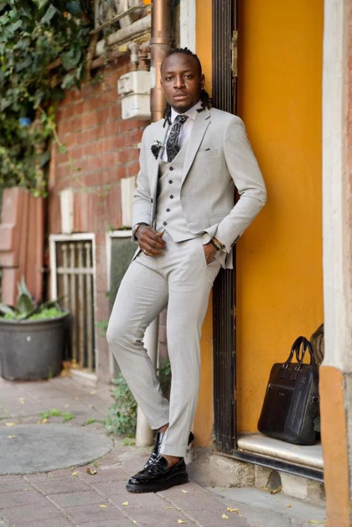 Grey three-piece slim fit formal suit for men 54 / 42 Grey three-piece slim fit formal suit for men 54 / 42